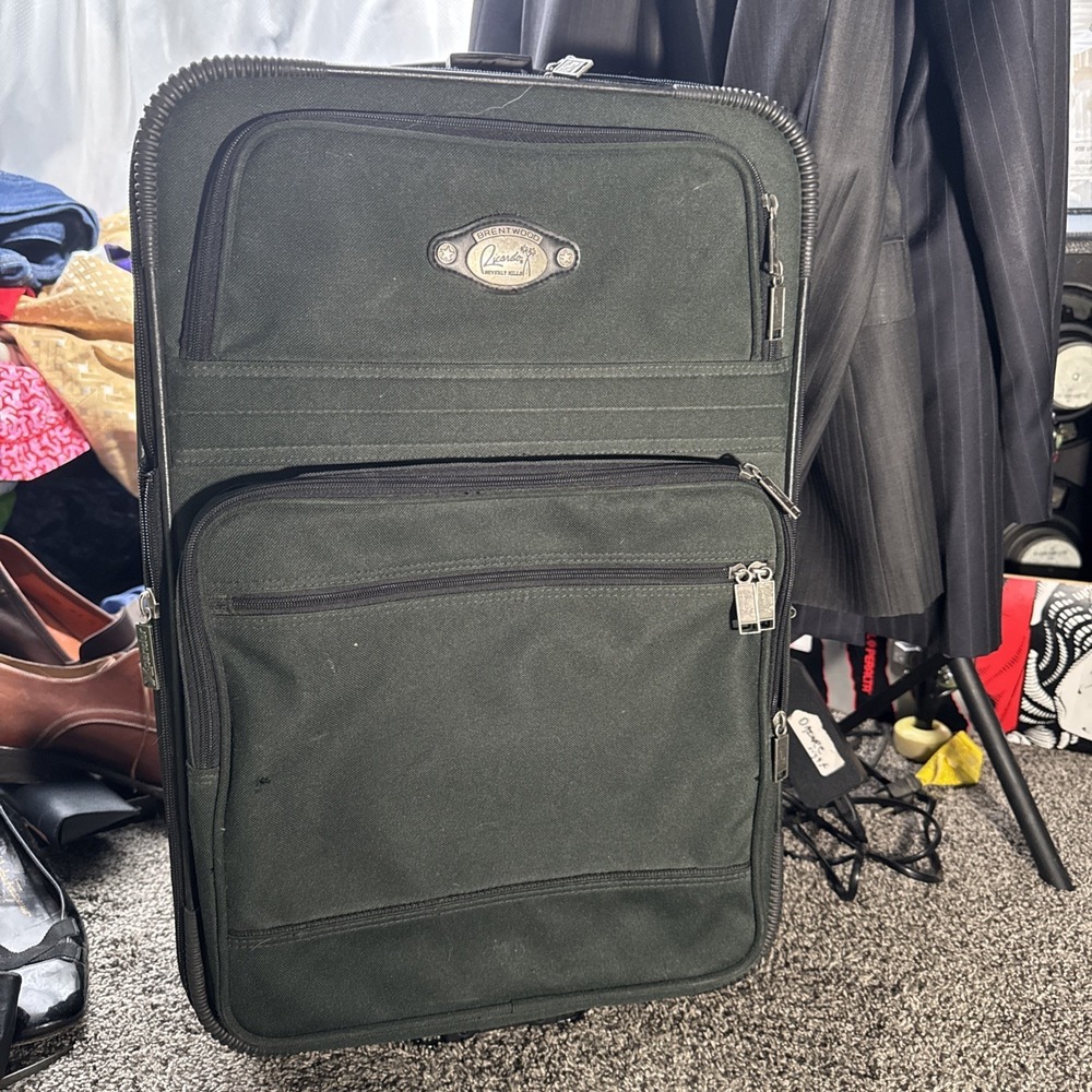 Ricardo Beverly Hills 22" Carry-on Suitcase Bag
